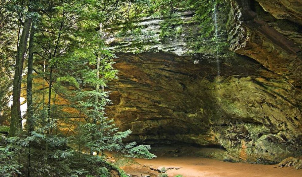 Save Download Preview Located in the Hocking Hills of Ohio, Ash Cave is an enormous sandstone recess cave adorned with a beautiful waterfall after spring rains.