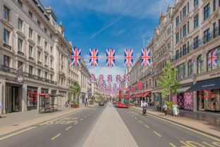 THE WEST END IS BACK A summer of celebrations begins Only in the West End this Summer Holiday