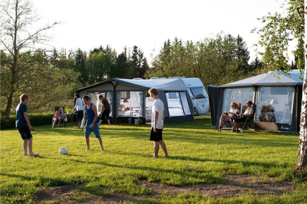 8 Tips to save money when booking a camping holiday entertainment