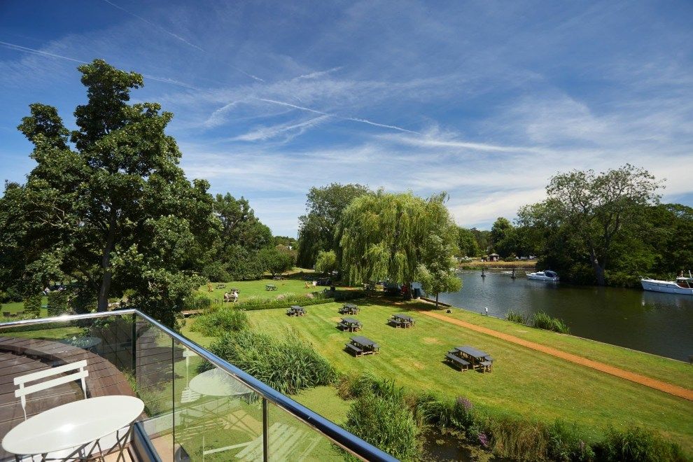 Celebrate the Christmas Holidays on the River Thames at The Swan at Streatley travel