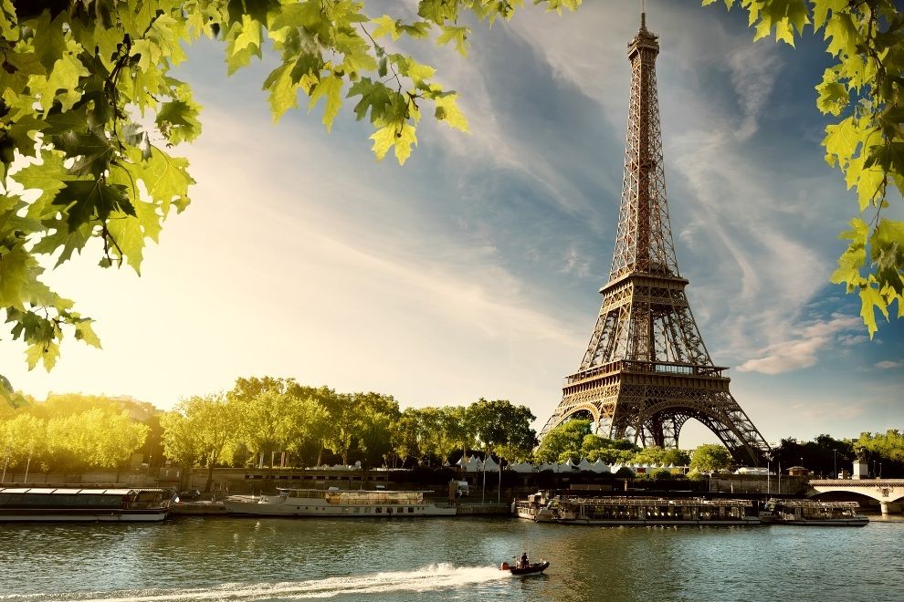 Expedia Hotels.com and VRBO Reveal the Unexpected Travel Trends of 2023 Paris