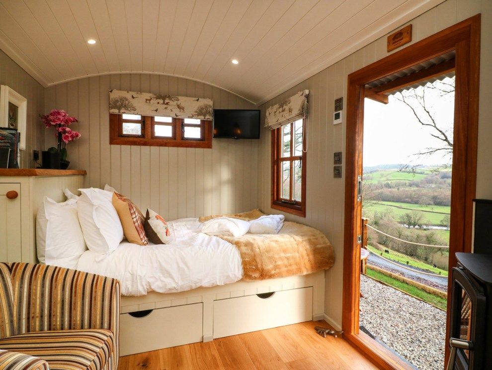 Little Silver Fox Devon cosy UK accommodation for romantic getaways and travel