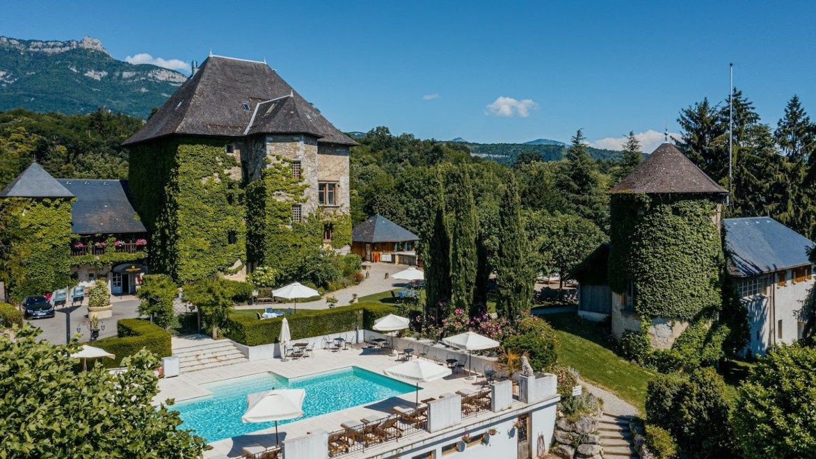 Château de Candie picnic vineyards travel