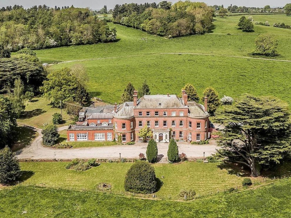 Longworth Hotel Herefordshire Looking for a luxury UK break on a budget? travel