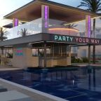 Swim Up Bar Royalton CHIC Antigua travel