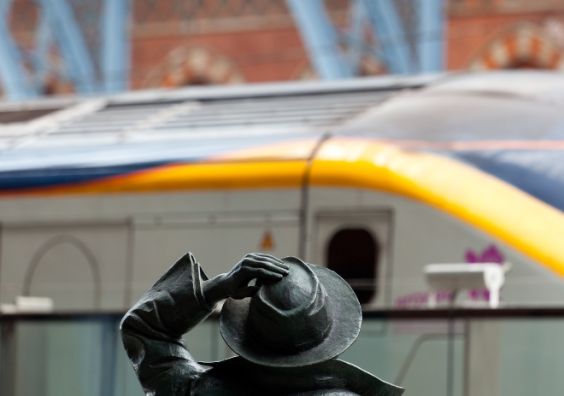 London St Pancras International Statue travel to Amsterdam London St Pancras International Statue travel to Amsterdam