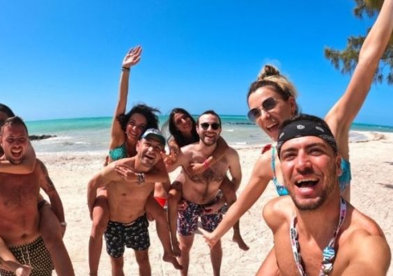 WeRoad Group Tours Early Bird beach 