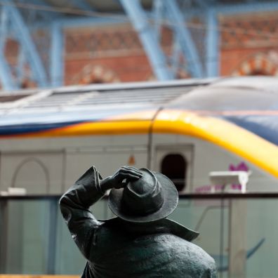 London St Pancras International Statue travel to Amsterdam